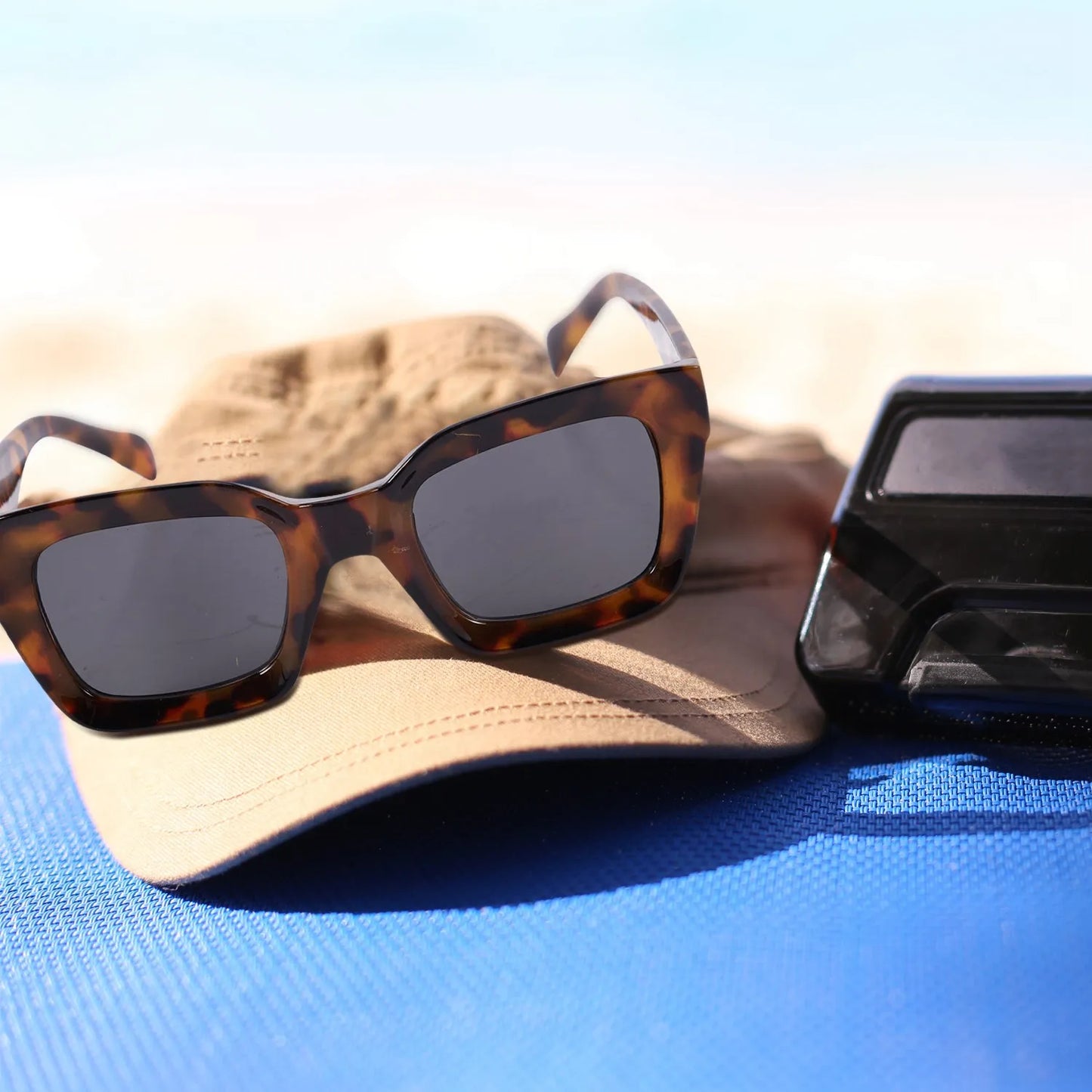 AB72-Square Small Retro Sunglasses Women Designer Sun Glasses 90S Ladies Rivet Clear Shades Eyeglasses Uv400(Amber)