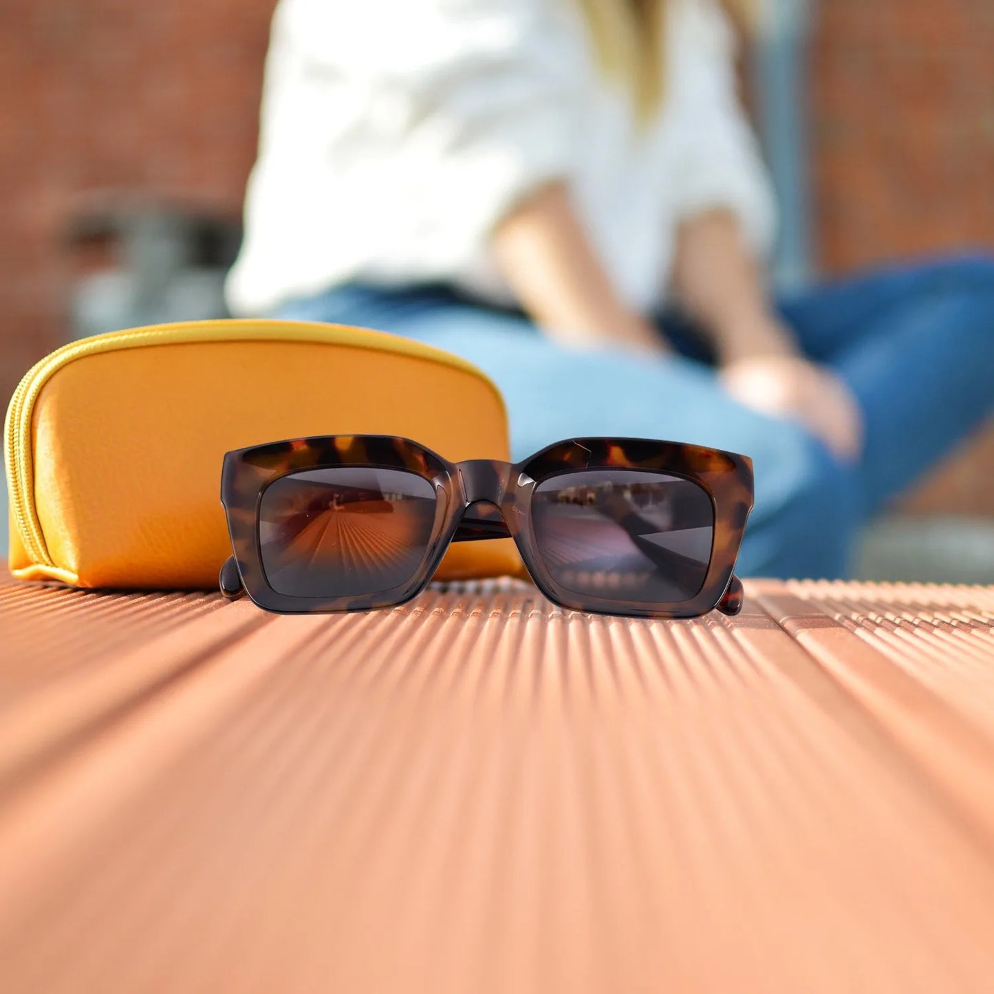 AB72-Square Small Retro Sunglasses Women Designer Sun Glasses 90S Ladies Rivet Clear Shades Eyeglasses Uv400(Amber)